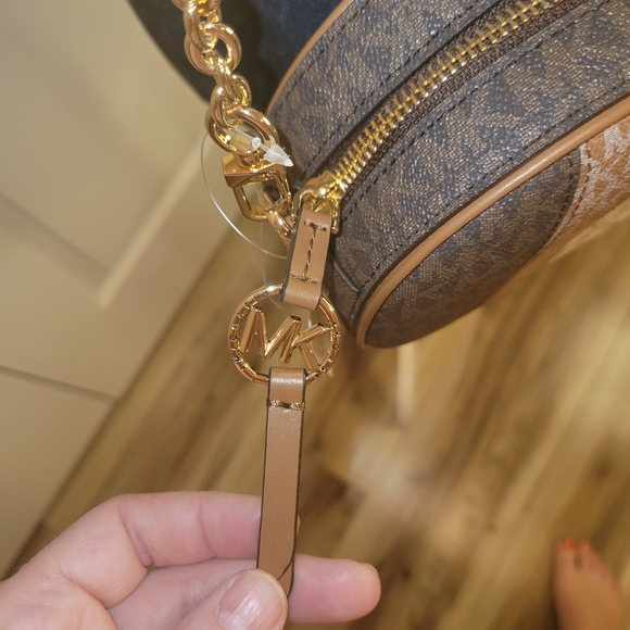 NWT Michael Kors Monogram Carmera Crossbody Bag - Picture 8 of 12